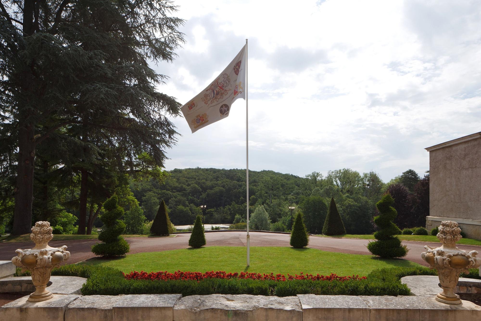 Отель Chateau De Beauvois - La Maison Younan Saint-Etienne-de-Chigny Экстерьер фото